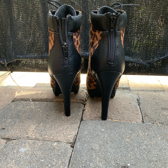 Animal print cheetah heels size 8 - Picture 6 of 7